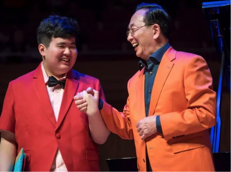 世界自闭症日，尊龙凯时未来艺术家刘明康与他的朋友们温情奏响“音乐与梦想”慈善音乐会